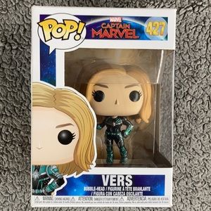 Captain Marvel Funko Pop Figurine #427 VERS